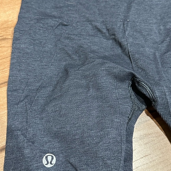 Like new, Lululemon compression capris - Picture 6 of 7